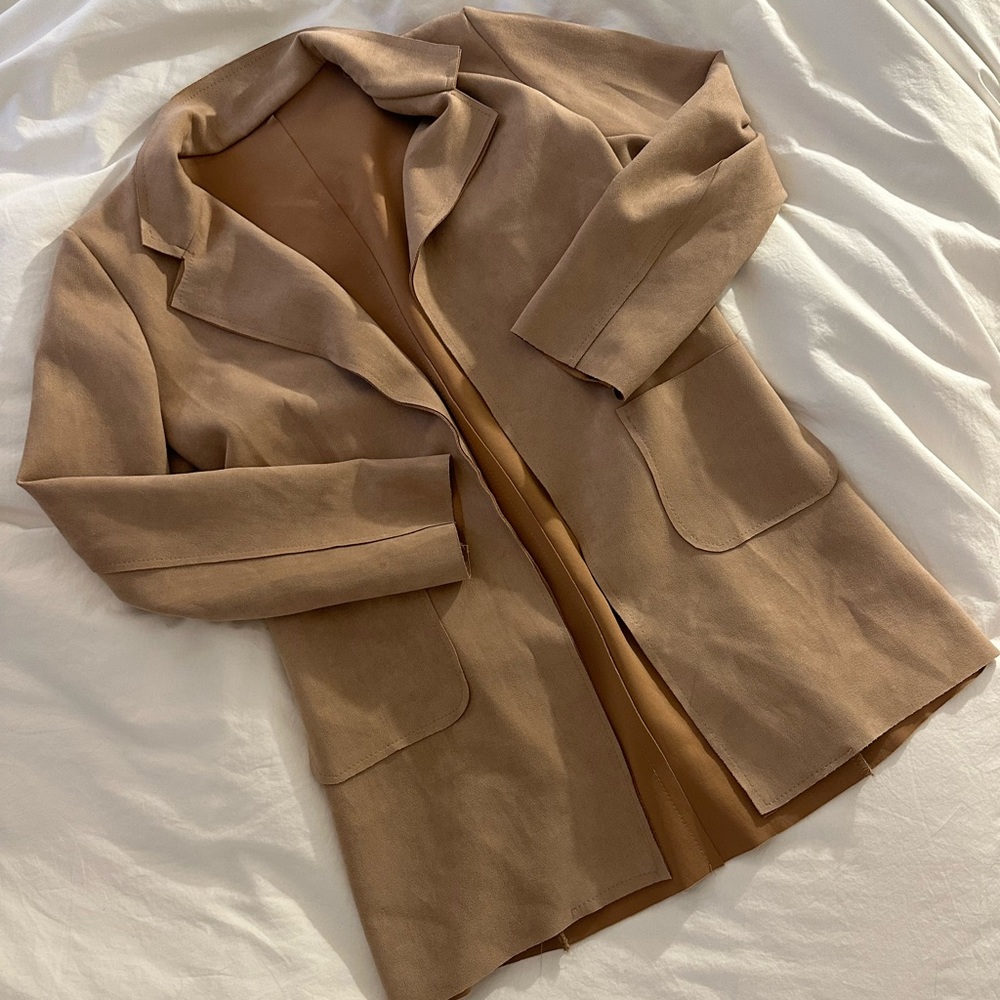 Authentic Italian Suede Light Pink Leather Blazer 

Fits like a size Small